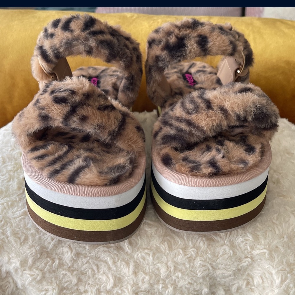 Leopard faux fur